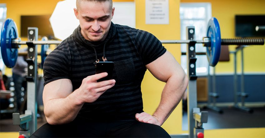 Ezért ne vidd magaddal a telefonod az edzőterembe